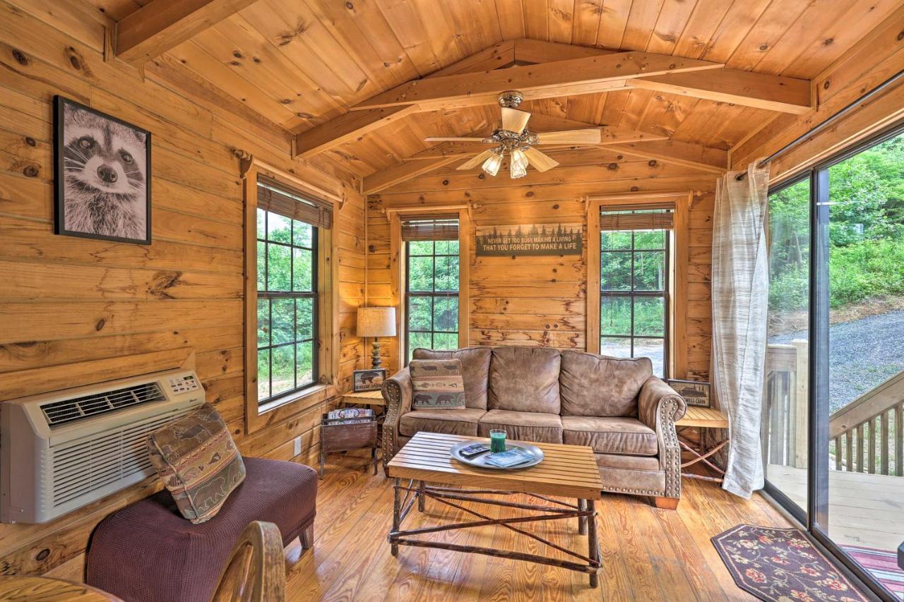 Quaint Log Cabin With Views Near West Jefferson Warrensville 外观 照片