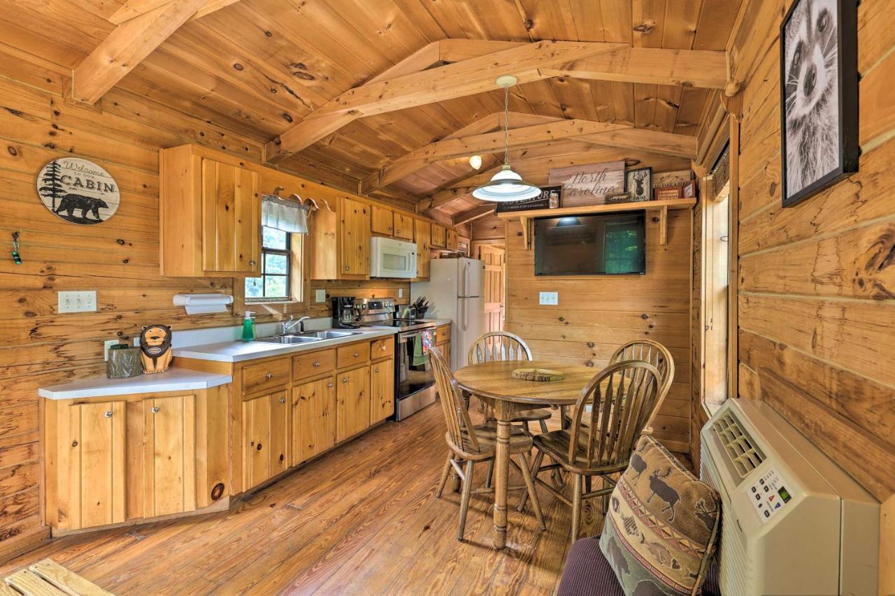 Quaint Log Cabin With Views Near West Jefferson Warrensville 外观 照片