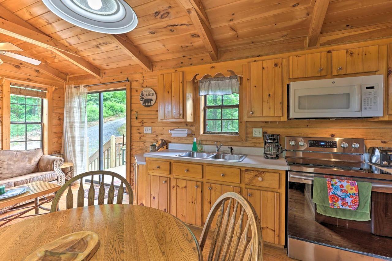 Quaint Log Cabin With Views Near West Jefferson Warrensville 外观 照片