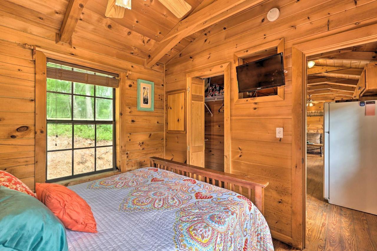 Quaint Log Cabin With Views Near West Jefferson Warrensville 外观 照片