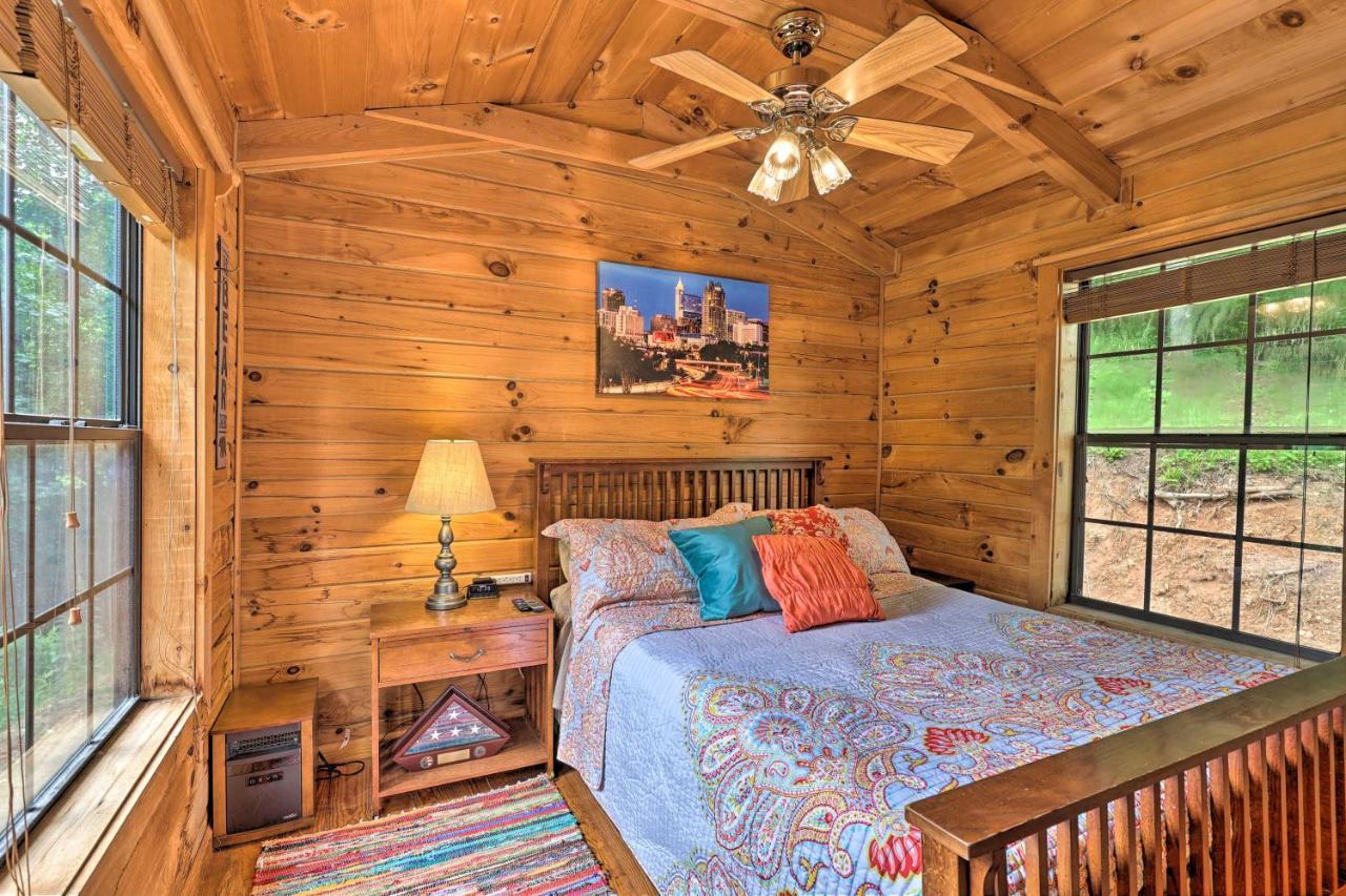 Quaint Log Cabin With Views Near West Jefferson Warrensville 外观 照片