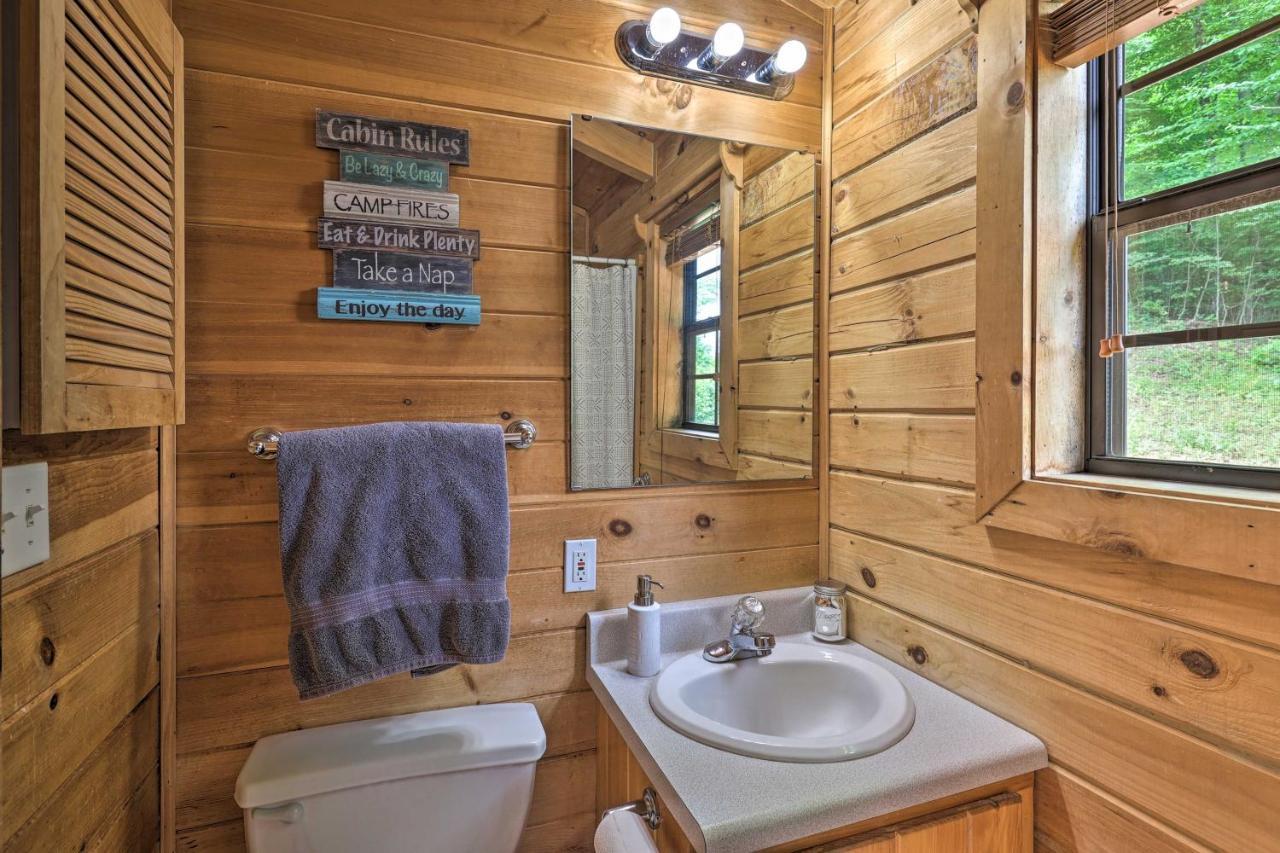 Quaint Log Cabin With Views Near West Jefferson Warrensville 外观 照片