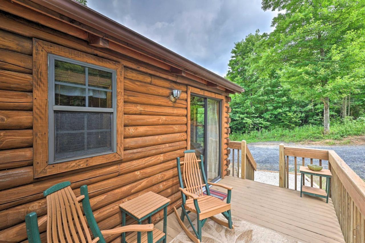 Quaint Log Cabin With Views Near West Jefferson Warrensville 外观 照片